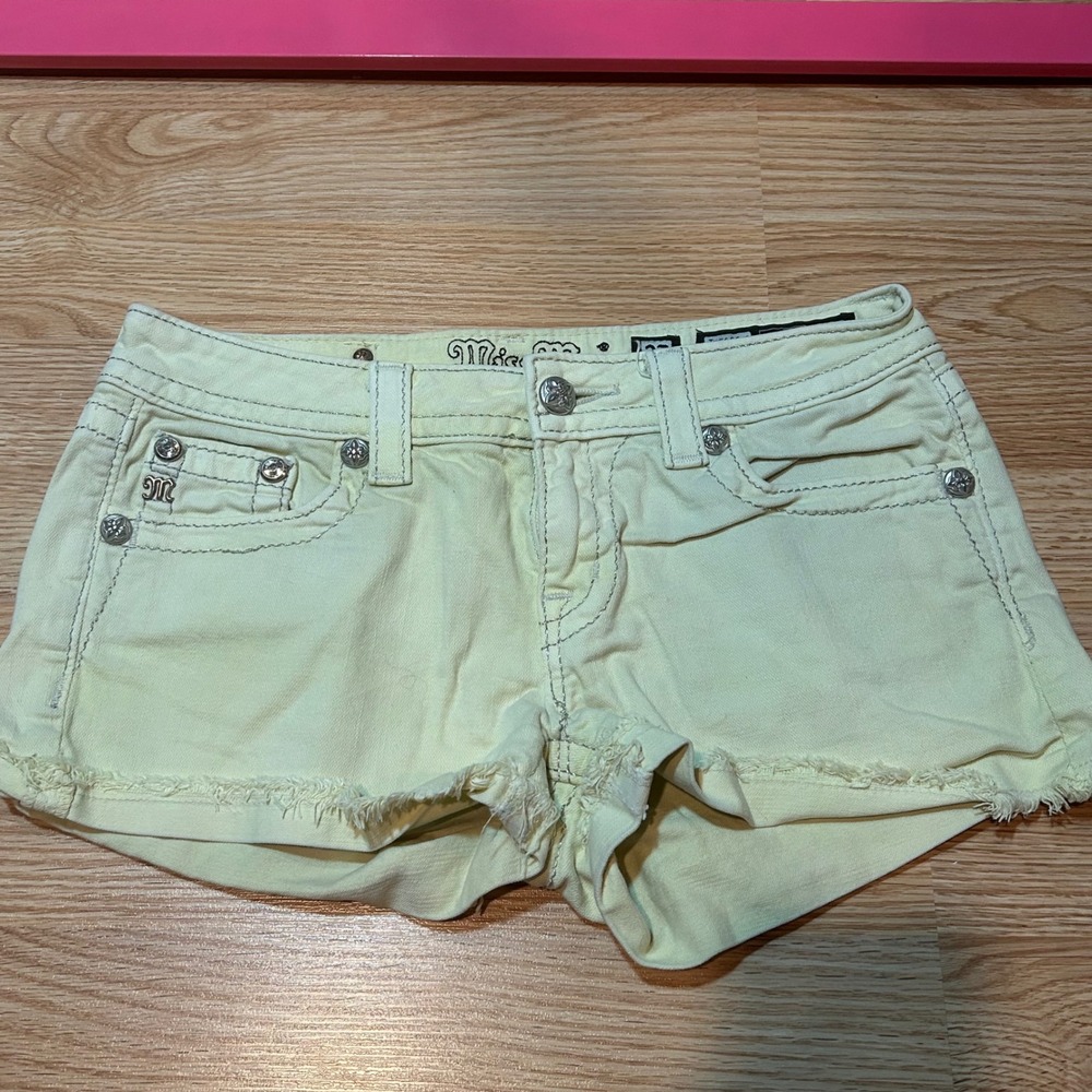 Miss Me Pastel Yellow Embellished Wing Pocket Denim Shorts JE5689H5 Size 27